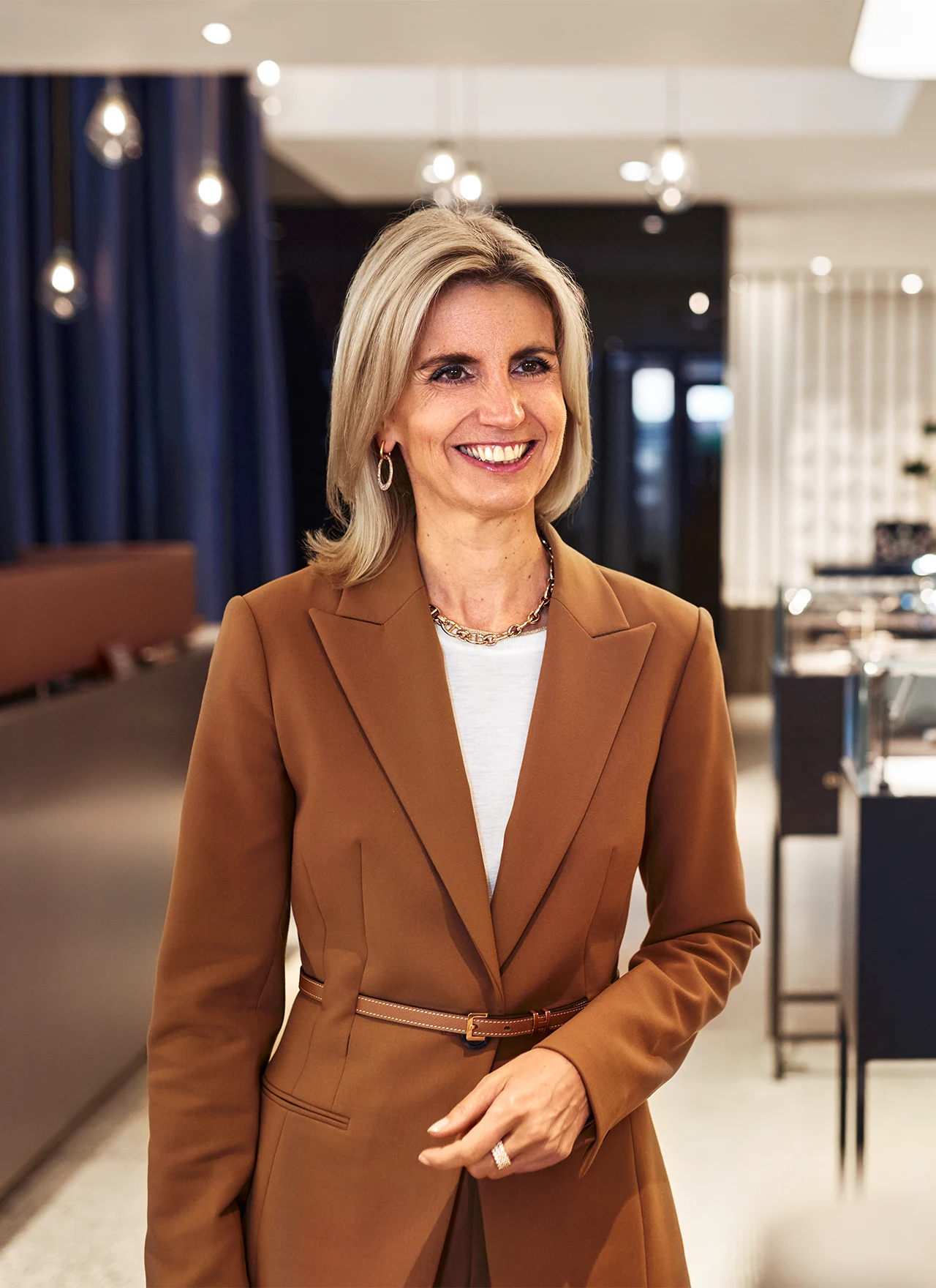 hunke-schmuck-damen-eingang-mobil