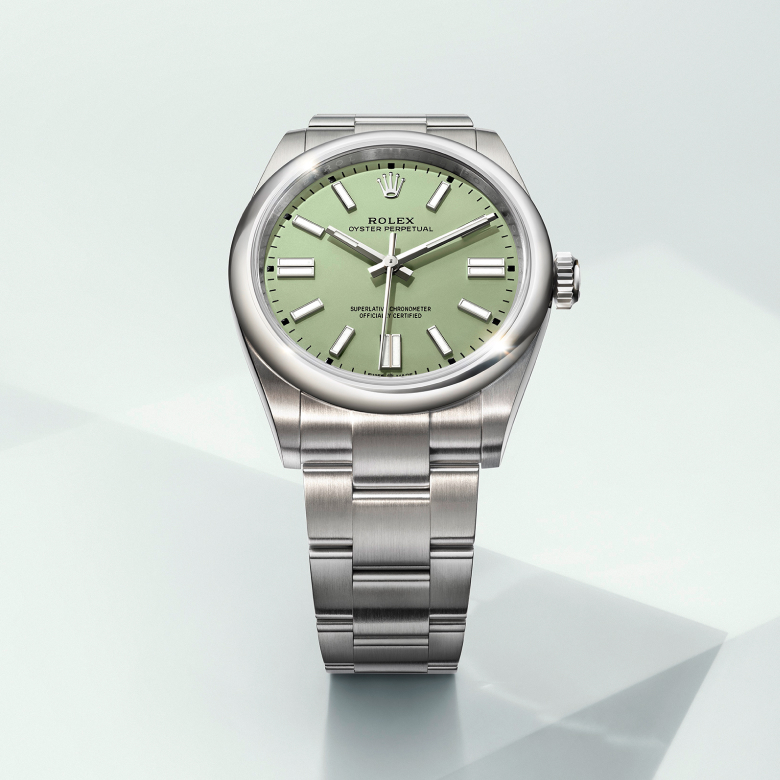 rolex-collection_banner-oyster-perpetual-m134300-0006_2503-portrait