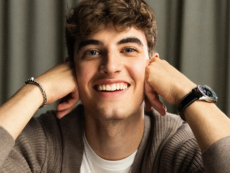 uhr-mann-laecheln-hunke