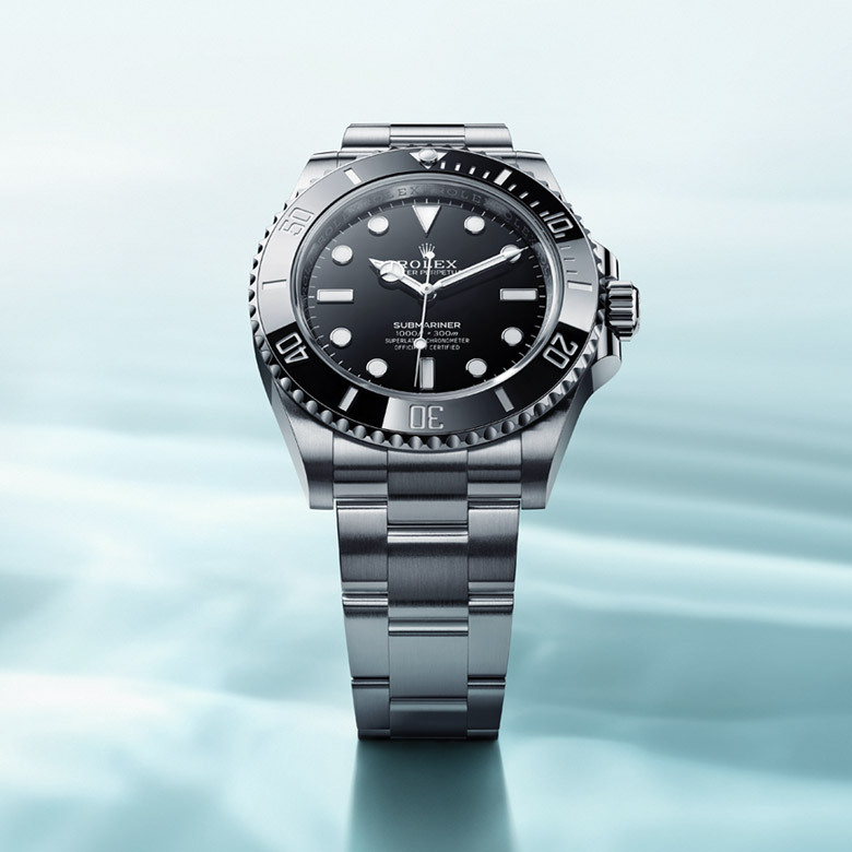 rolex-collection_banner-submariner-m124060-0001-0002_2210jva_001-portrait